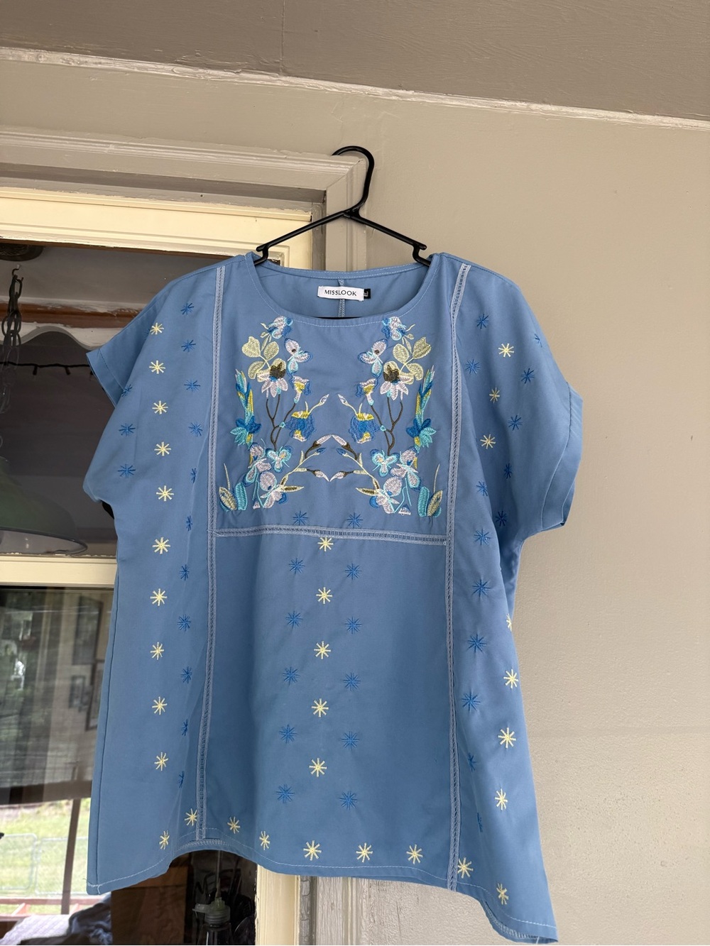 MISSLOOK Blue Floral Embroidered Tee